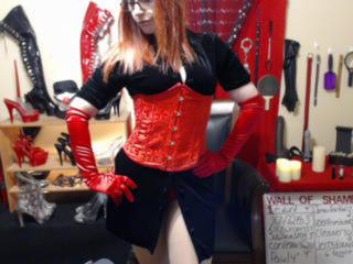 A Live Webcam Pretty Sweet Thing Is What I Am! At ImLive I'm Named Mistressmidnite! 52 Is My Age